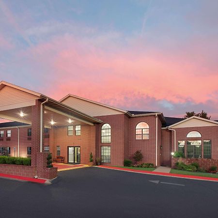 Super 8 By Wyndham Lowell/Bentonville/Rogers Area Bagian luar foto