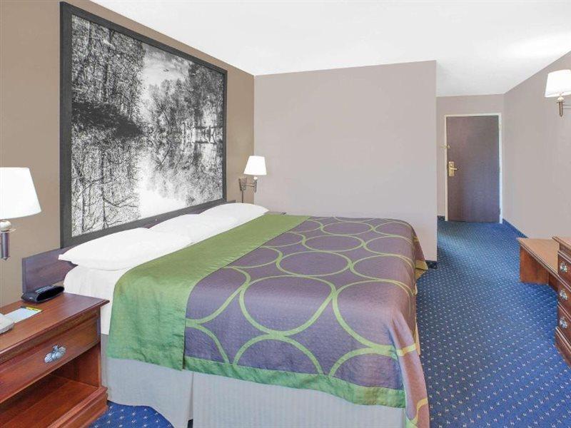 Super 8 By Wyndham Lowell/Bentonville/Rogers Area Bagian luar foto